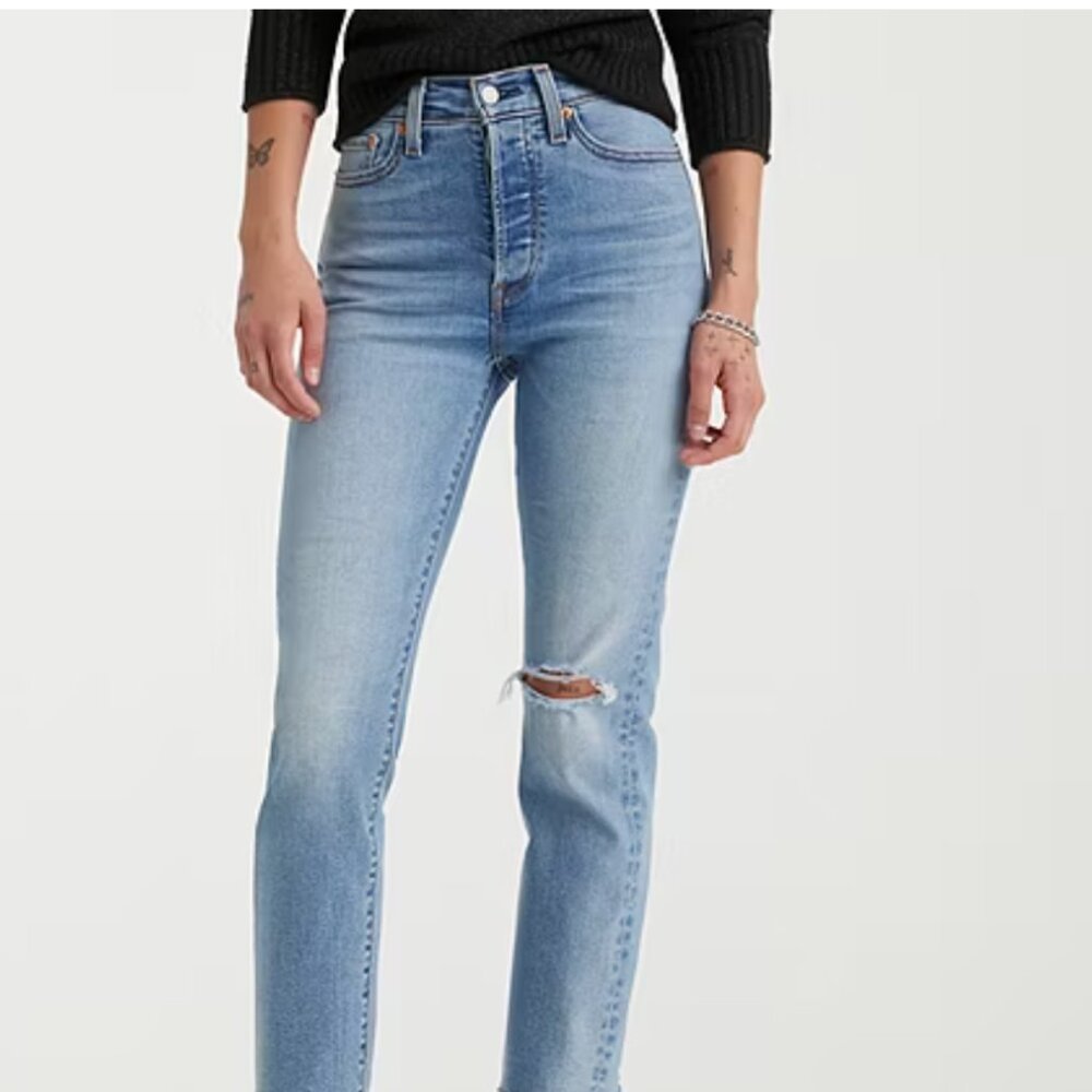 Levi’s Wedgie Straight Jeans – Size 28 – Medium Blue Button Fly – Destroyed Knee